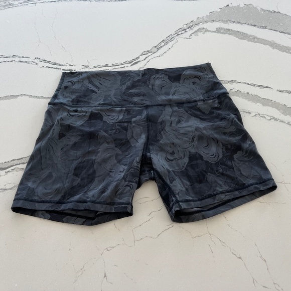 Lululemon Align Biker Shorts - Black and gray marble design Sz 14 - Picture 1 of 2
